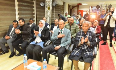محافظ أسيوط يشهد العرض الختامي لمسرحية "أبناء النور الواحد"