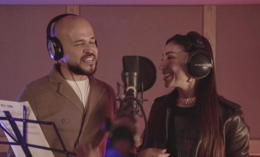 الفنانة دينا الشربيني والمطرب أبو