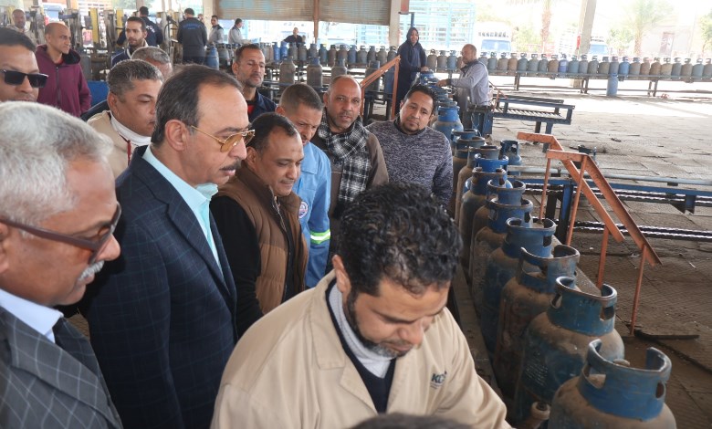 محافظ سوهاج يتفقد مصنع تعبئة البوتجاز الأحايوة شرق 