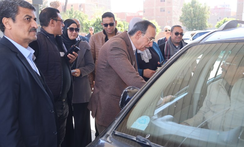 اللواء طارق راشد يتفقد مواقف السيارات 