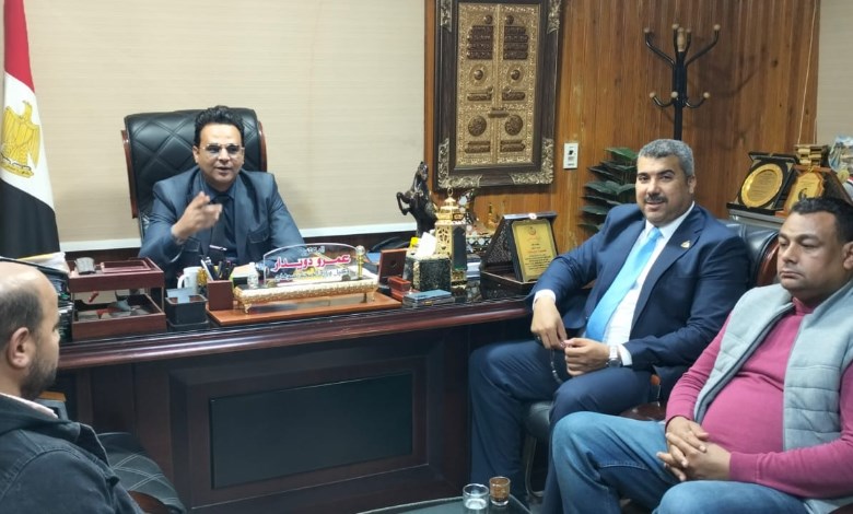 الدكتور عمرو دويدار وكيل وزارة الصحة يناقش الخدمات الصحية 