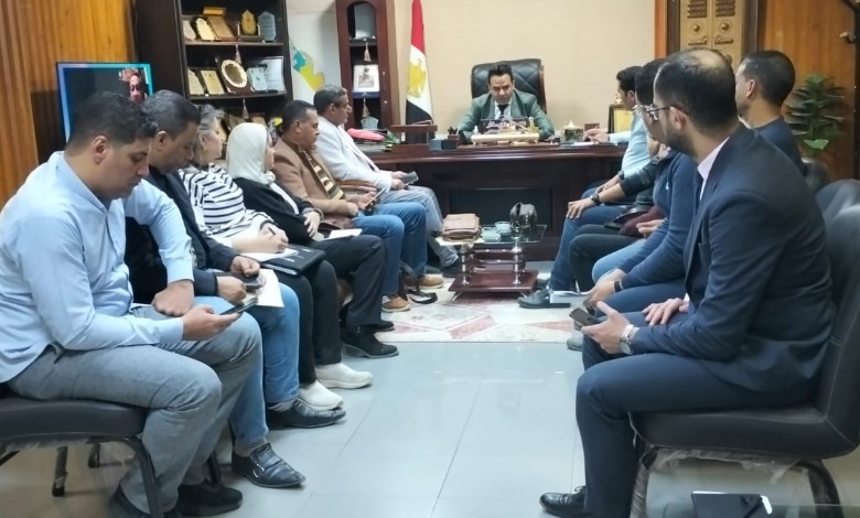 وكيل وزارة الصحة يناقش استعدادات المستشفيات لعيد الفطر المبارك 