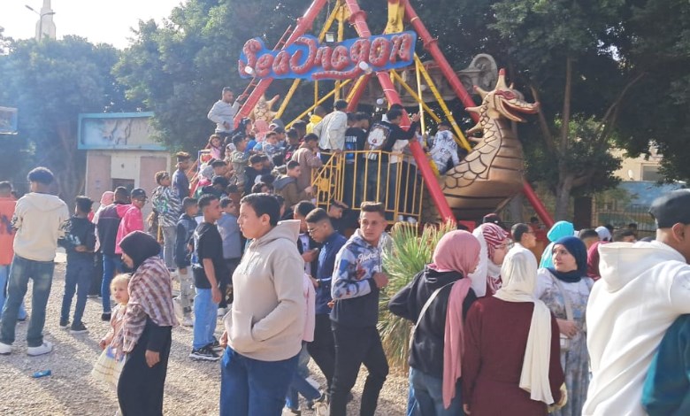 ازدحام المواطنين على ملاهي الاستاذ الرياضي بسوهاج