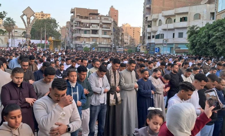 الآلاف يؤدون صلاة عيد الفطر المبارك بسوهاج 