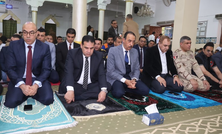 محافظ سوهاج يؤدي صلاة العيد