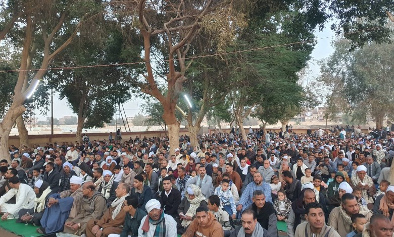 ساحات سوهاج تمتلئ بالمصلين 