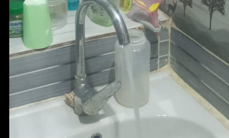 سحب عينة مياه من قرية السمطا