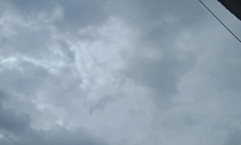 سحب مبلدة بالغيوم بسوهاج 