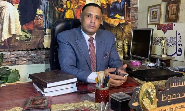 المحامي بالنقض والدستورية العليا ، أيمن محفوظ 