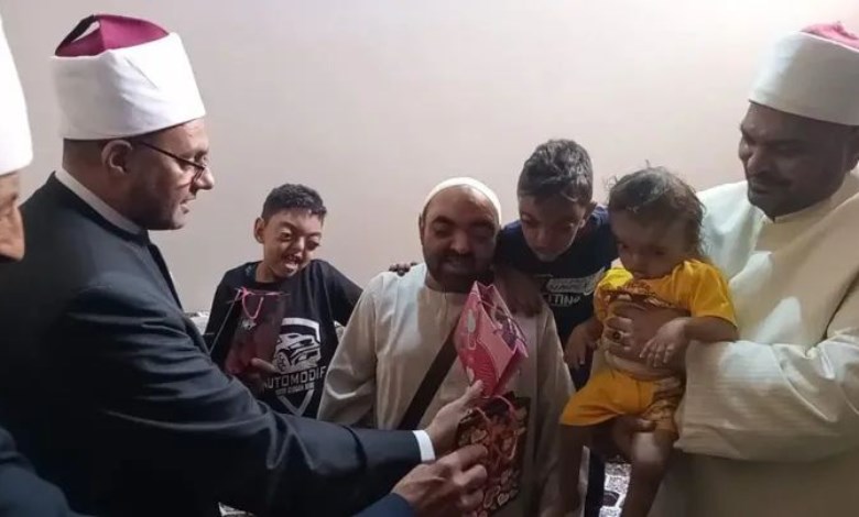 الأوقاف تكرم أحد المواطنين بأسوان 