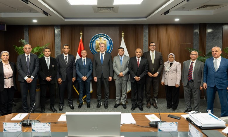 وزير البترول يعتمد الموازنة الاستثمارية لـ«جنوب الوادي القابضة» 2026 / 2027