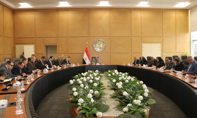 وزير الكهرباء يوجه برفع جاهزية الشبكة وتأمين التغذية في ظل التحديات الإقليمية