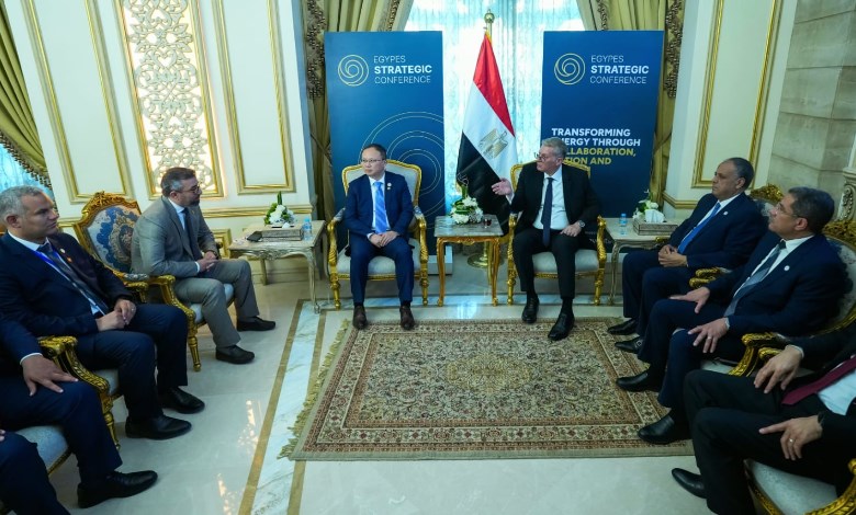 وزير البترول مع يونايتد انرجي 