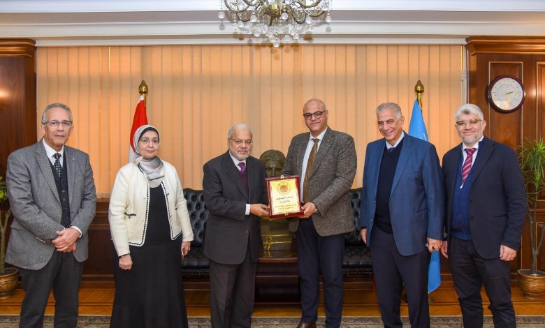 محافظ الإسكندرية يستقبل وفد جامعة فاروس