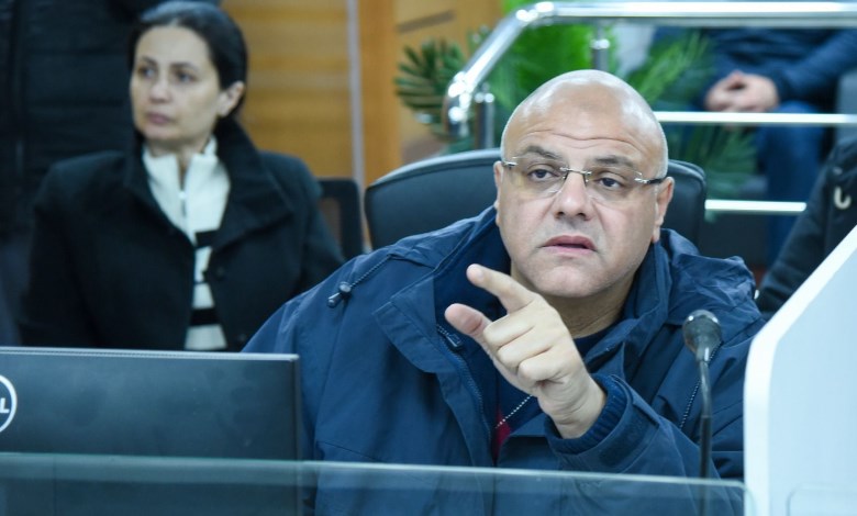 محافظ الإسكندرية من داخل مركز السيطرة