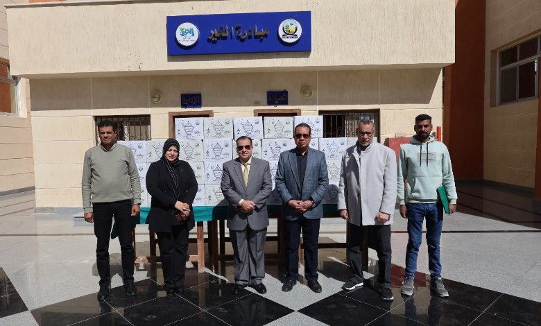 رئيس جامعة قنا يشارك في توزيع المساعدات الغذائية 