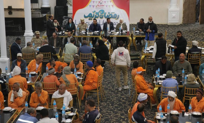 جمعية أنا مصري تنظم إفطار جماعي لعمال النظافة 