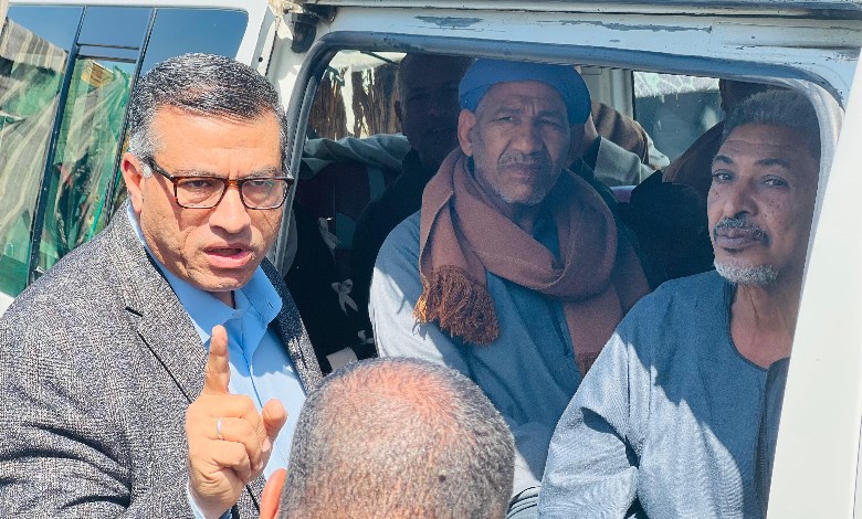 محافظ قنا يتفقد مجمع المواقف 