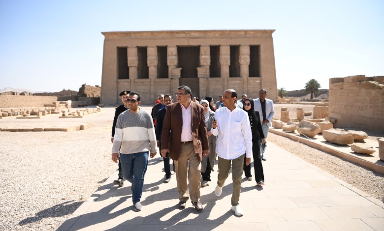 محافظ قنا يجرى جولة تفقدية لمعبد دندرة 