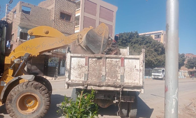 جانب من أعمال النظافة في أبنوب بأسيوط