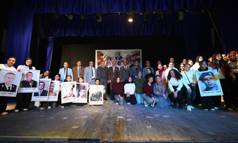 محافظ أسيوط يشهد احتفالات يوم الشهيد بمدرسة الجامعة