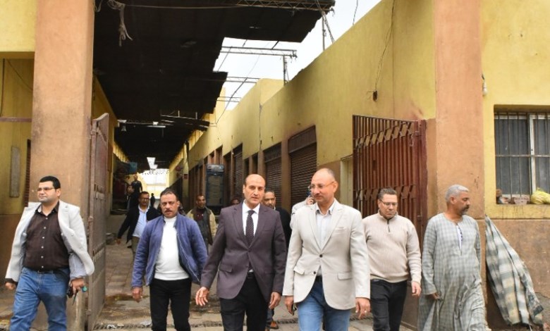 محافظ أسيوط يتفقد السوق الحضاري التجاري بالحمراء  
