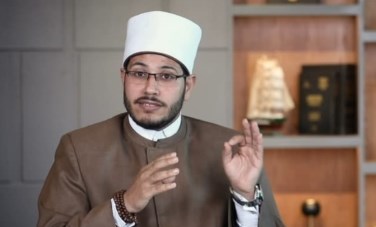 الشيخ أحمد عبد الرحمن واعظ بمجمع البحوث الإسلامية