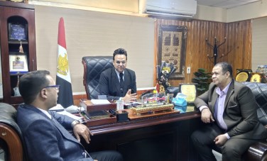 وكيل وزارةالصحة بسوهاج يبحث استراتيجية العمل وتطوير الأداء بالمستشفيات
