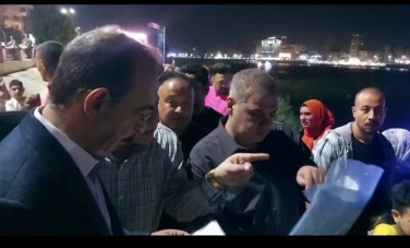 محافظ سوهاج يراجع تراخيص المراكب النيلية 