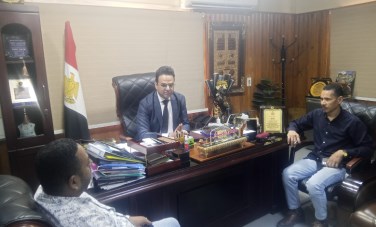 دويدار يناقش صرف المستحقات المتأخرة للعاملين بالقطاع الصحي 