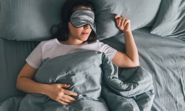 الارتباط الوثيق بين النوم والمزاج