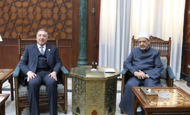 شيخ الأزهر يستقبل رئيس المحكمة الدستورية العليا 