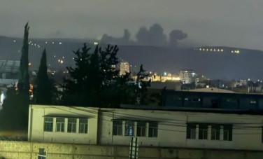 الاحتلال يفجر مربعات سكنية بلبنان