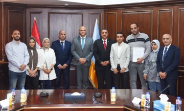 محافظ الإسكندرية يلتقي بوزير العمل 