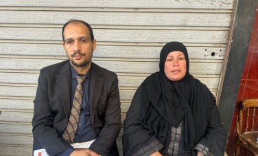 والدة المجني عليها من أمام المحكمة 