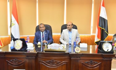 محافظ أسيوط يزور الغرفة التجارية