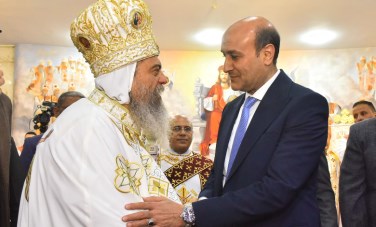 محافظ أسيوط يزور الكنائس والأديرة