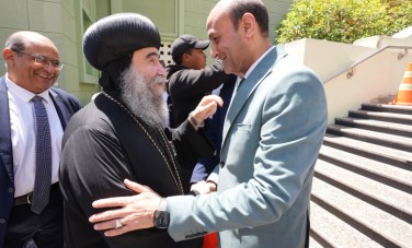 محافظ أسيوط يقدم التهنئة 