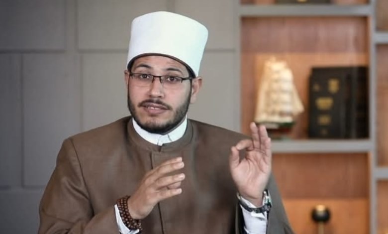 الشيخ أحمد عبد الرحمن واعظ بمجمع البحوث الإسلامية