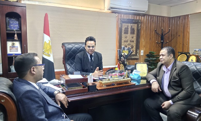 وكيل وزارةالصحة بسوهاج يبحث استراتيجية العمل وتطوير الأداء بالمستشفيات