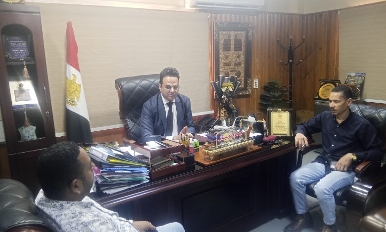 دويدار يناقش صرف المستحقات المتأخرة للعاملين بالقطاع الصحي 