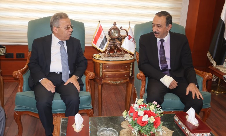 محافظ سوهاج يستقبل نقيب أطباء مصر