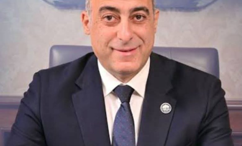 برلماني استجابة لمطالب الأهالي رصف طريق محرم بك بالإسكندرية 