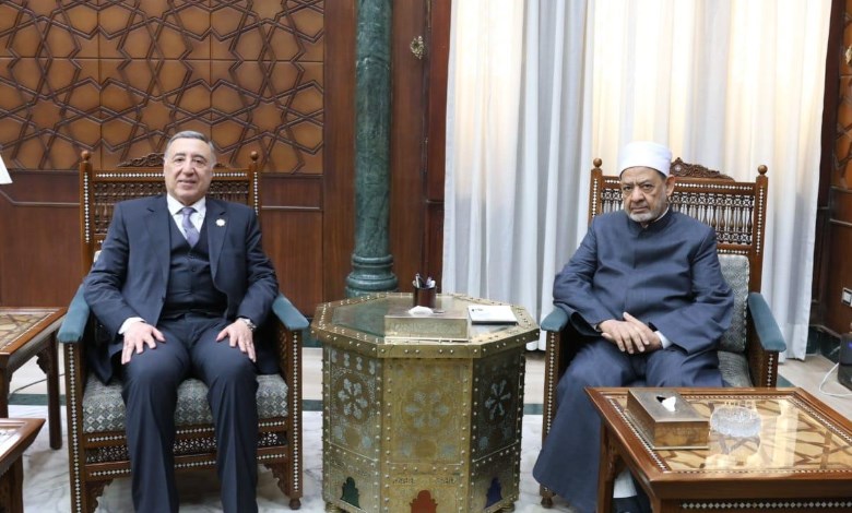 شيخ الأزهر يستقبل رئيس المحكمة الدستورية العليا 