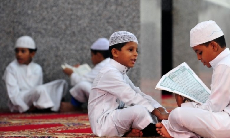 الأطفال في المسجد 