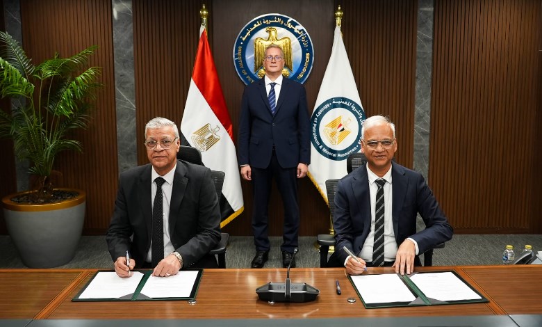 وزير البترول يشهد توقيع عقد توريد خام الفوسفات لمجمع الأسمدة بالسخنة