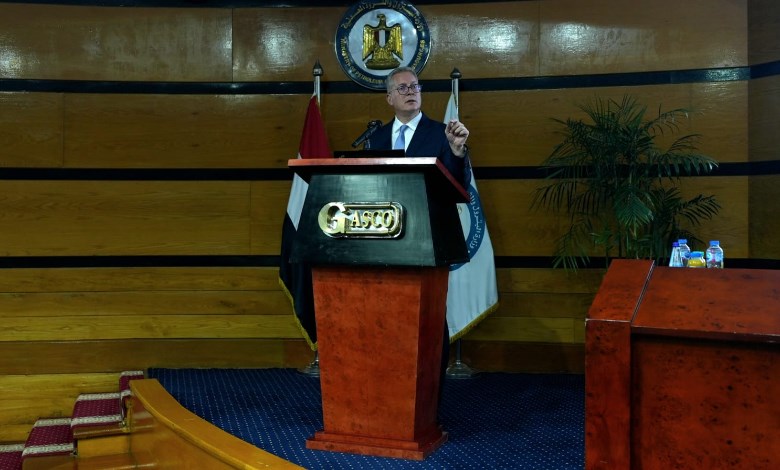 وزير البترول والثروة المعدنية 