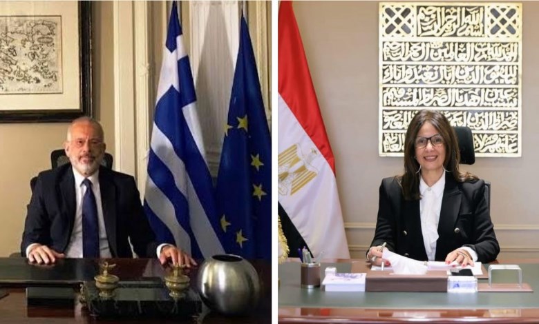 وزيرة الثقافة جيهان زكي والسفير نيكولاوس بابا جيورجيو