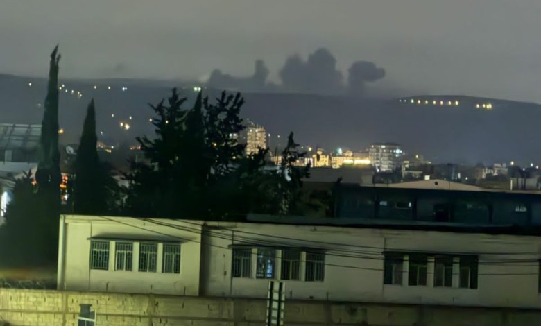الاحتلال يفجر مربعات سكنية بلبنان