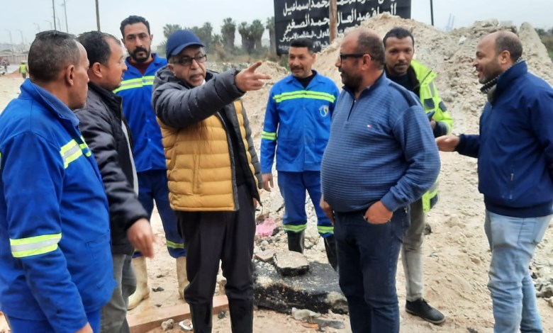 رئيس صرف صحي الإسكندرية يتابع ميدانيا شفط المياه 